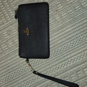 Black Leather Women's Wristlet Clutch Purse EUC